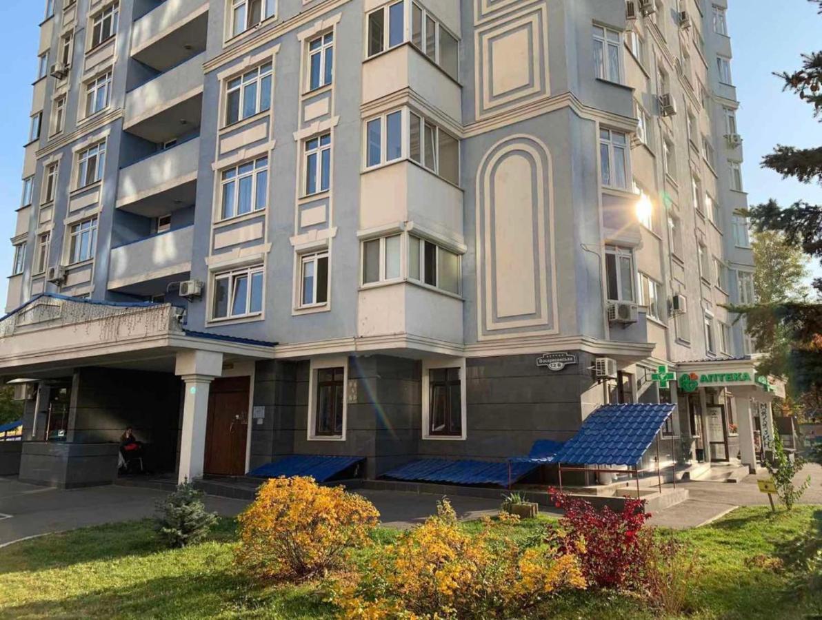 Modern Apartment Near Park Kiew Exterior foto