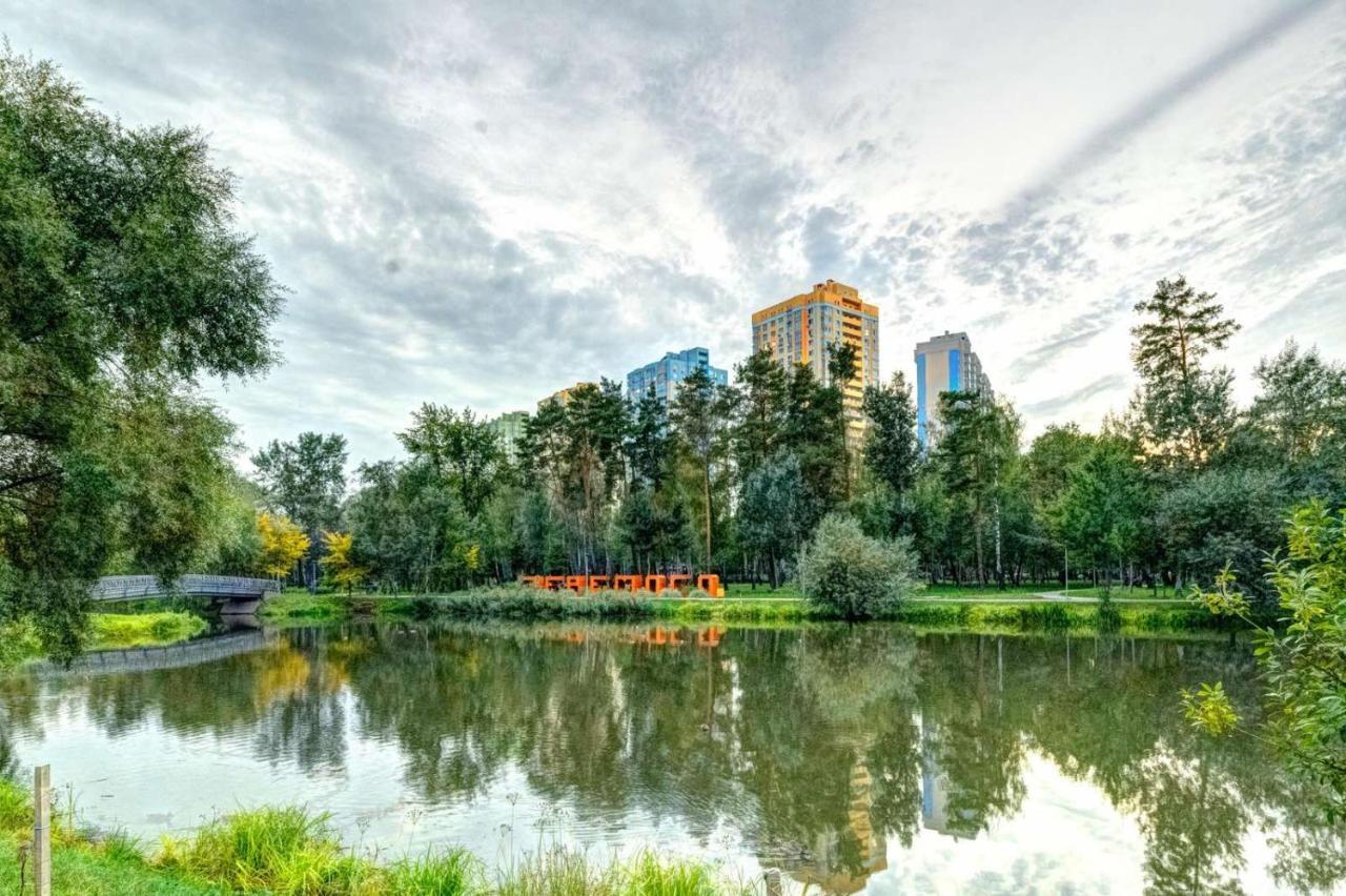Modern Apartment Near Park Kiew Exterior foto